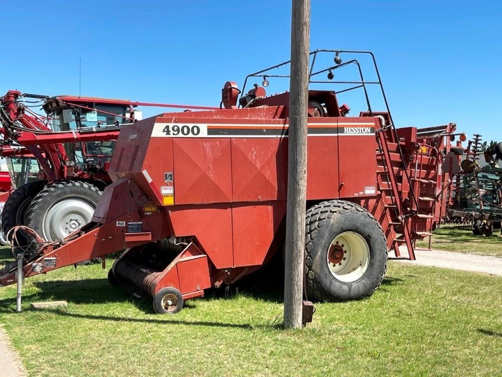 Hesston 4900 Equipment Image0