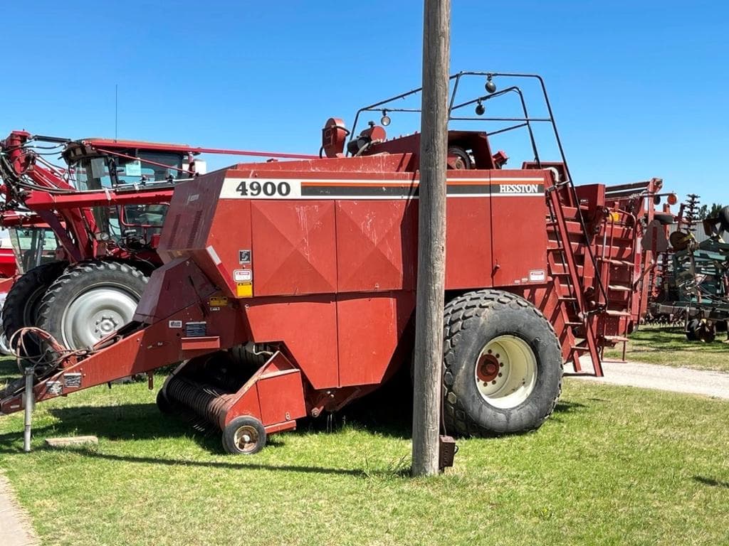 Image of Hesston 4900 Image 0