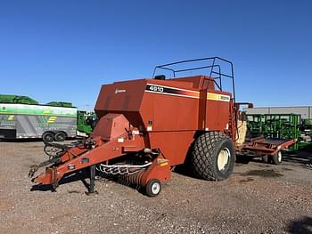 Hesston 4910 Equipment Image0