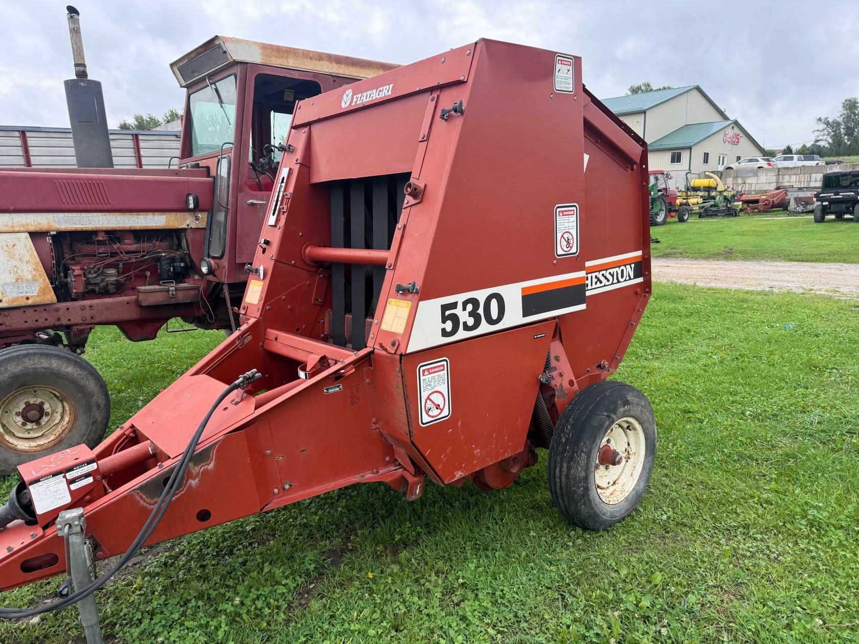 Hesston 530 Equipment Image0