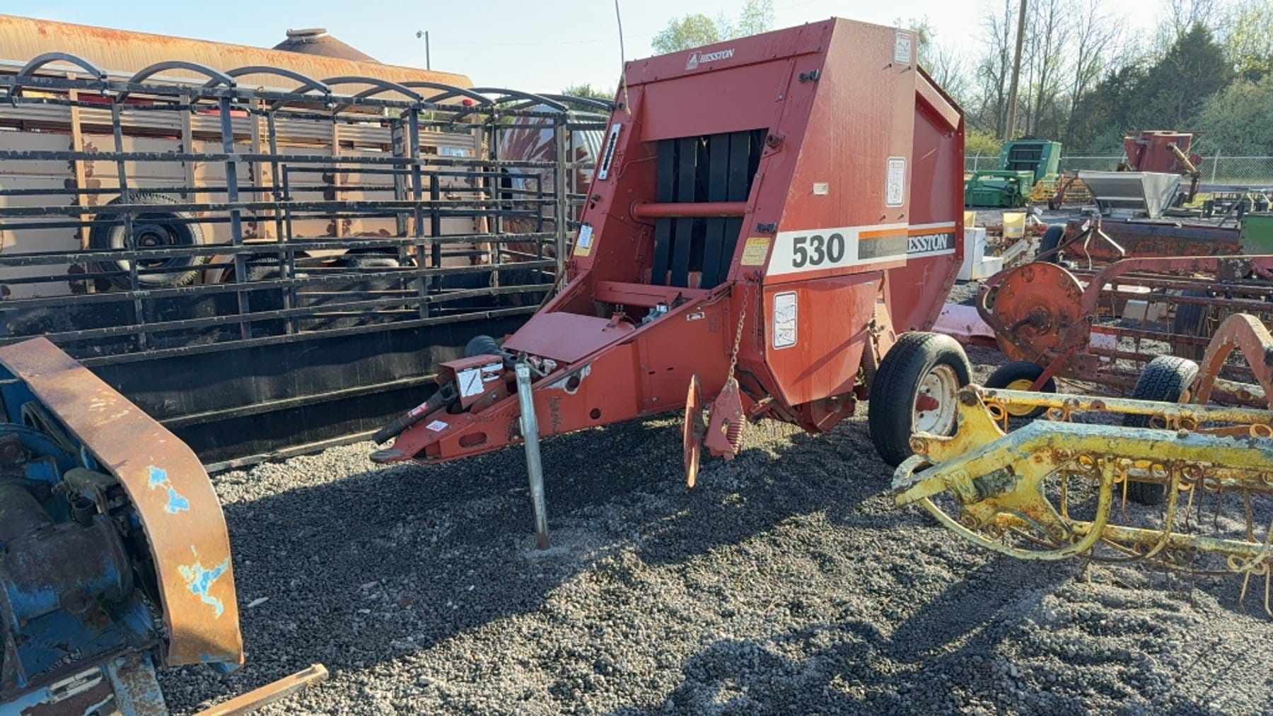 Hesston 530 Equipment Image0