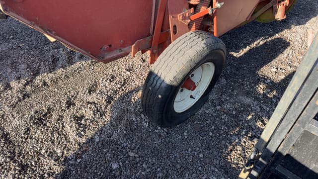 Image of Hesston 530 equipment image 3