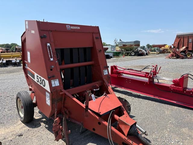 Image of Hesston 530 equipment image 1