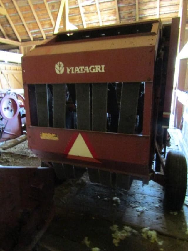 Image of Hesston 530 equipment image 4