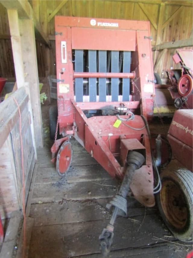 Image of Hesston 530 equipment image 1