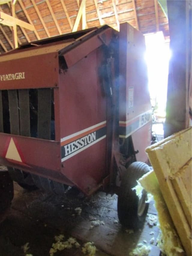 Image of Hesston 530 equipment image 2
