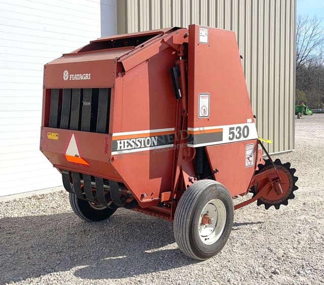 Image of Hesston 530 equipment image 4