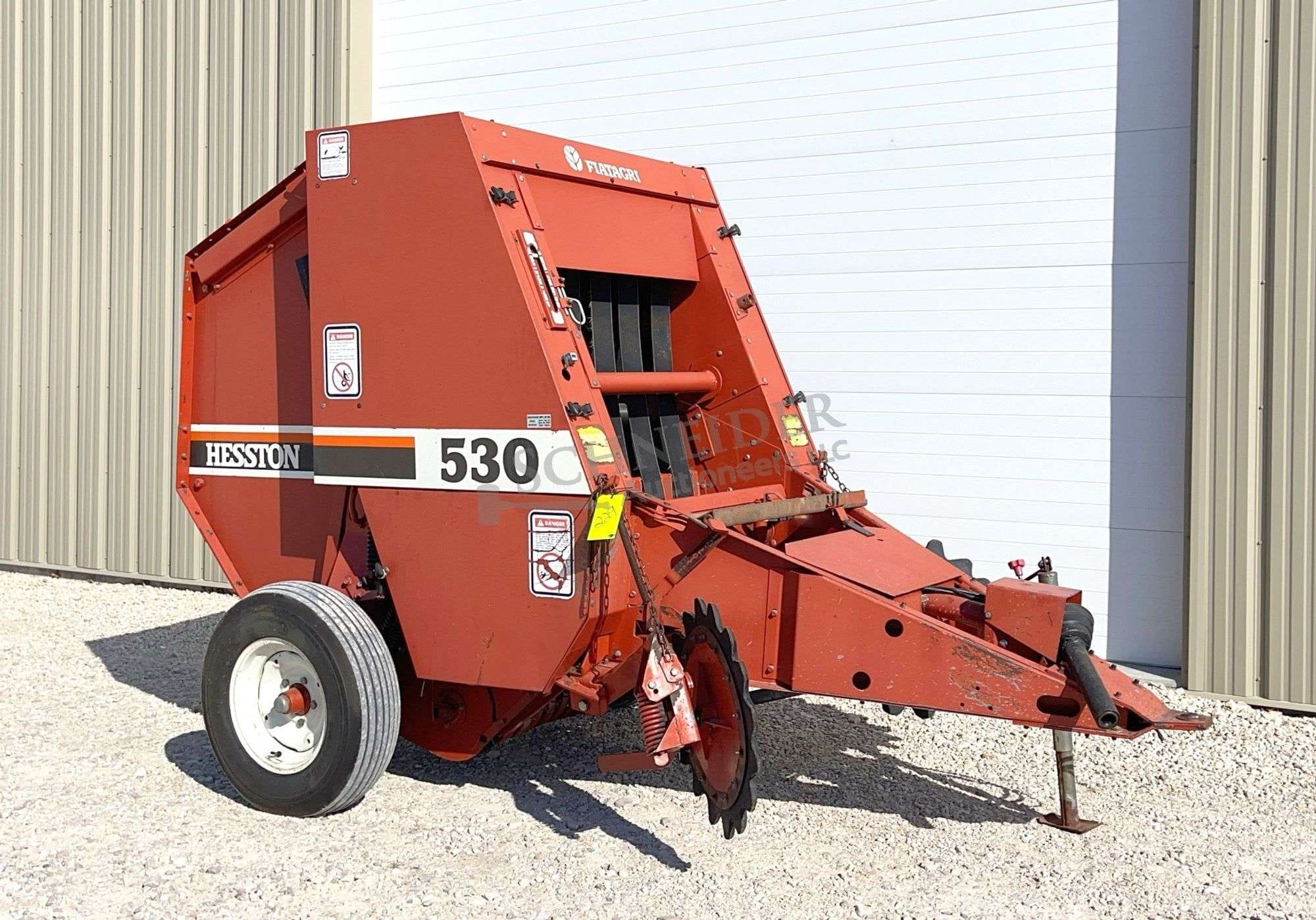 Hesston 530 Equipment Image0