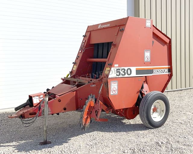 Image of Hesston 530 equipment image 1