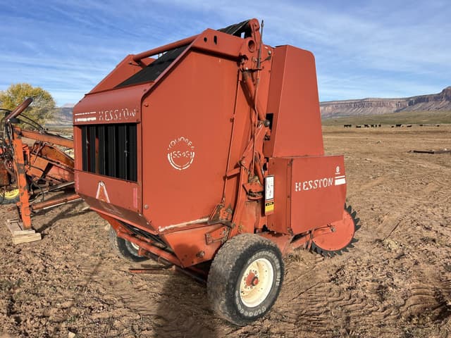 Image of Hesston 545 equipment image 4
