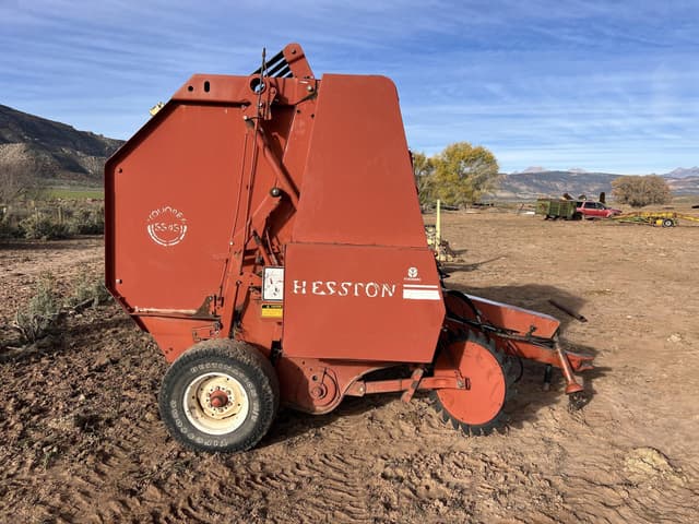 Image of Hesston 545 equipment image 3