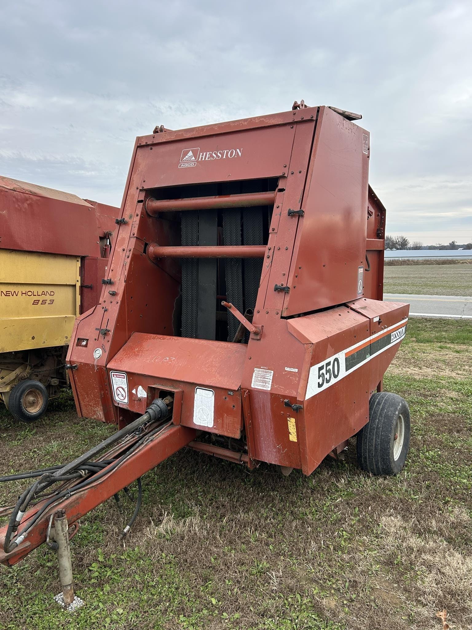 Hesston 550 Equipment Image0
