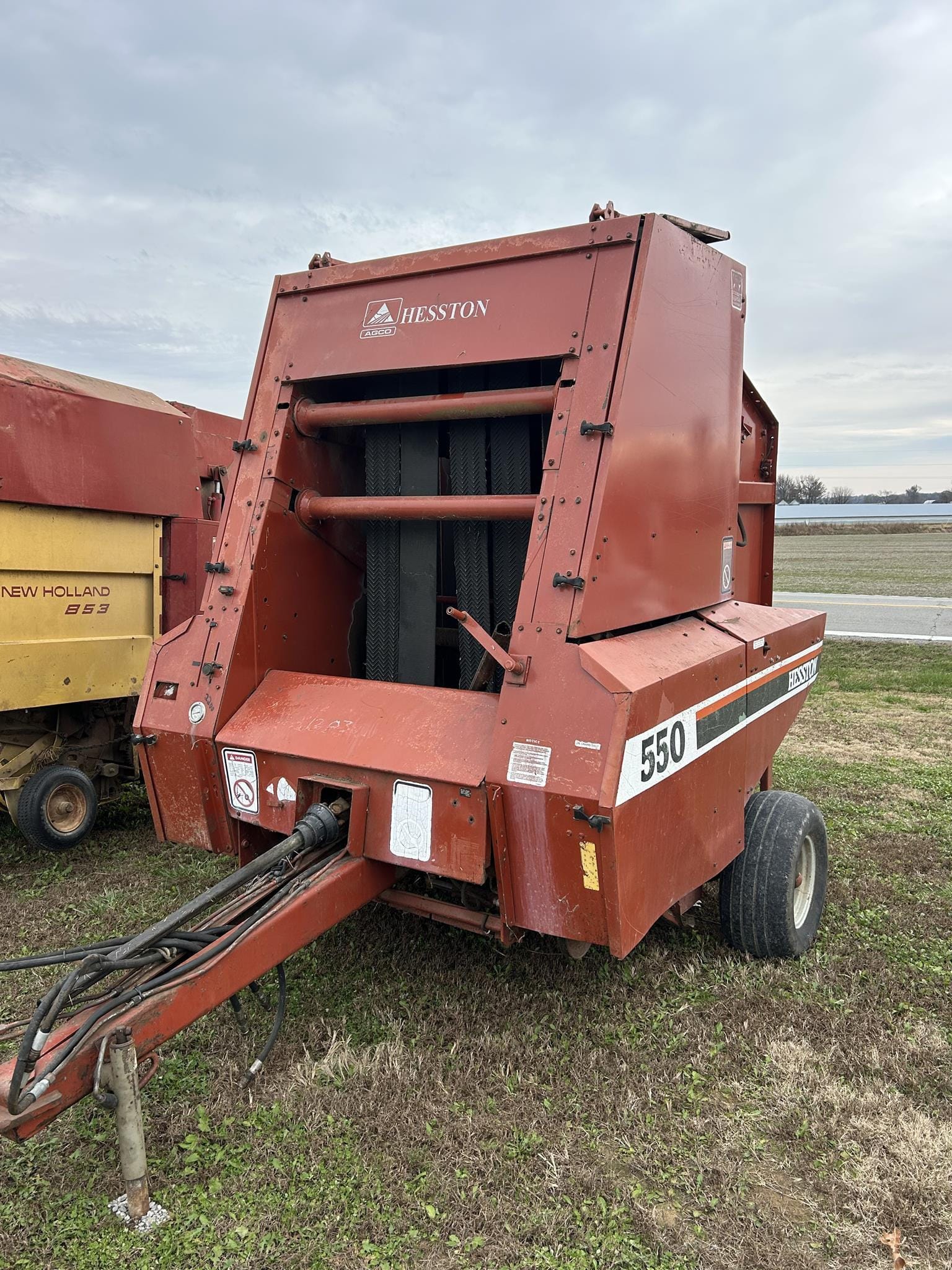 Hesston 550 Equipment Image0