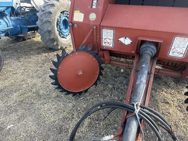 Image of Hesston 550 equipment image 3