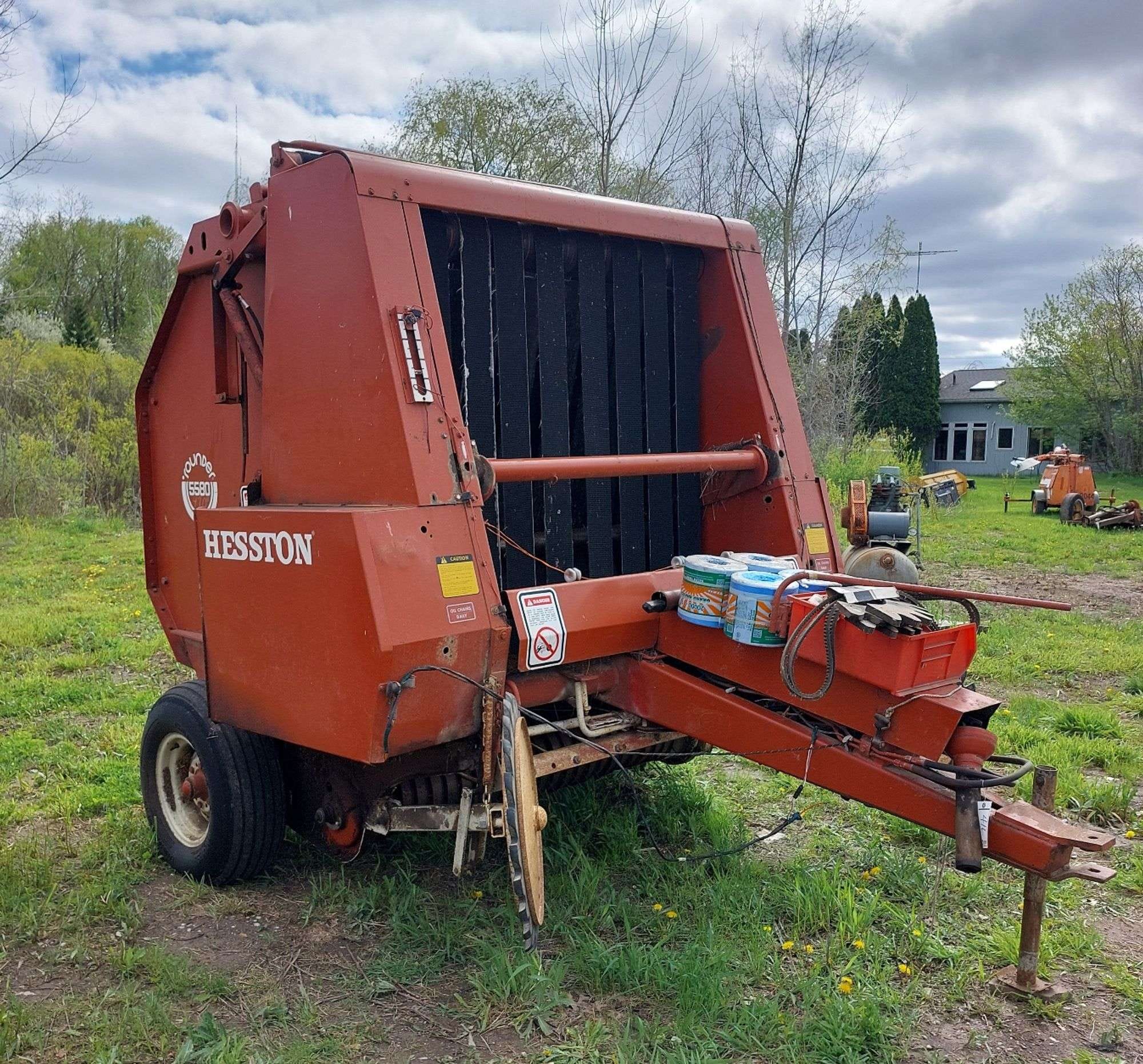 Hesston 5580 Equipment Image0