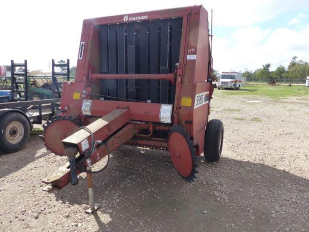 Main image Hesston 5585