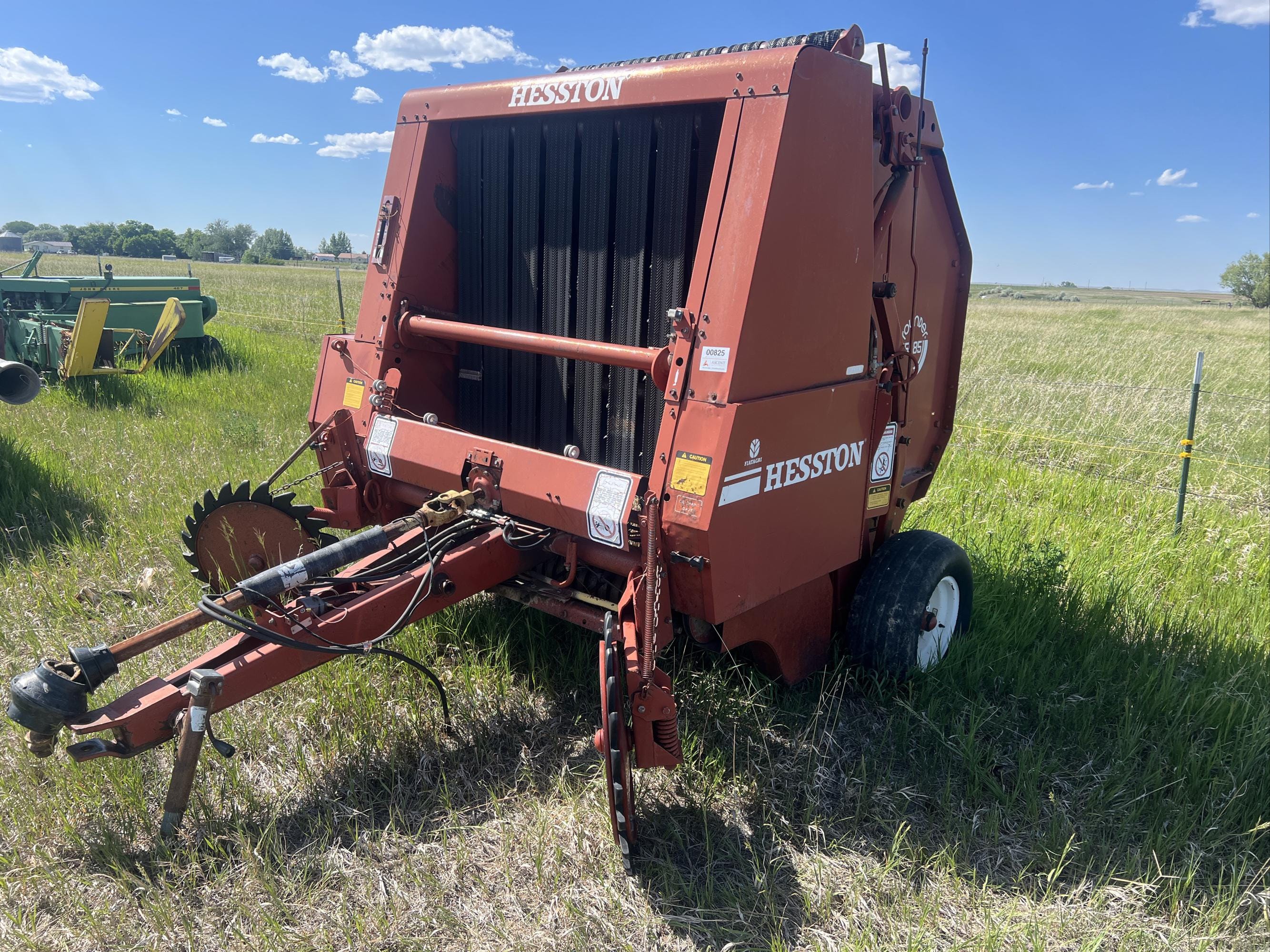 Main image Hesston 5585