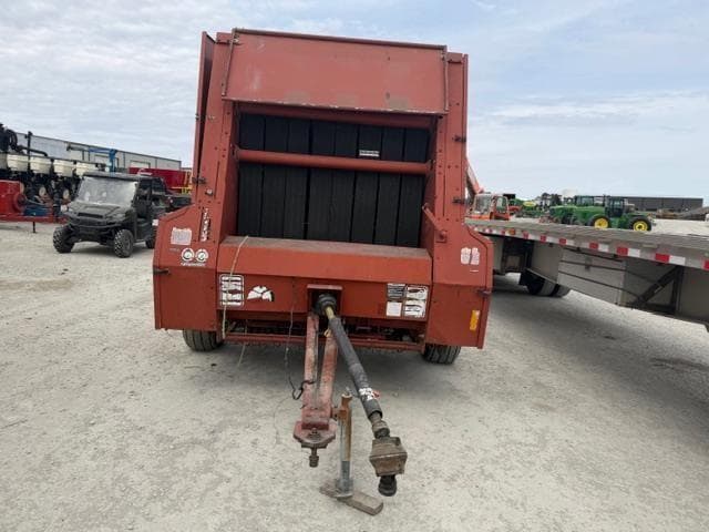 Image of Hesston 560 equipment image 1