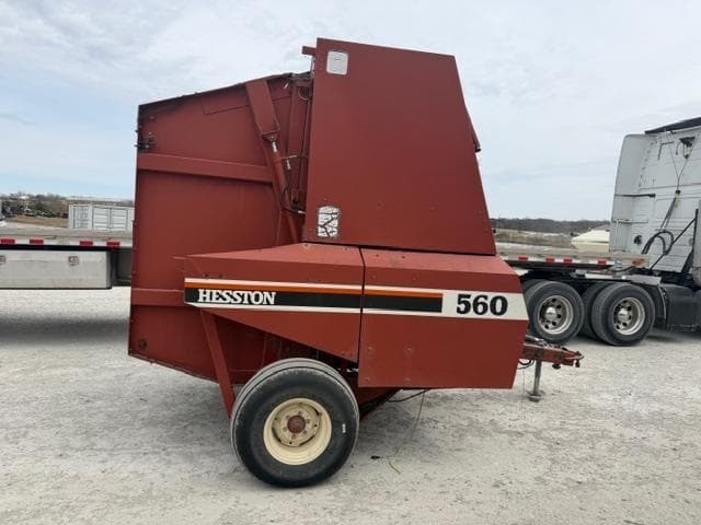 Image of Hesston 560 equipment image 3