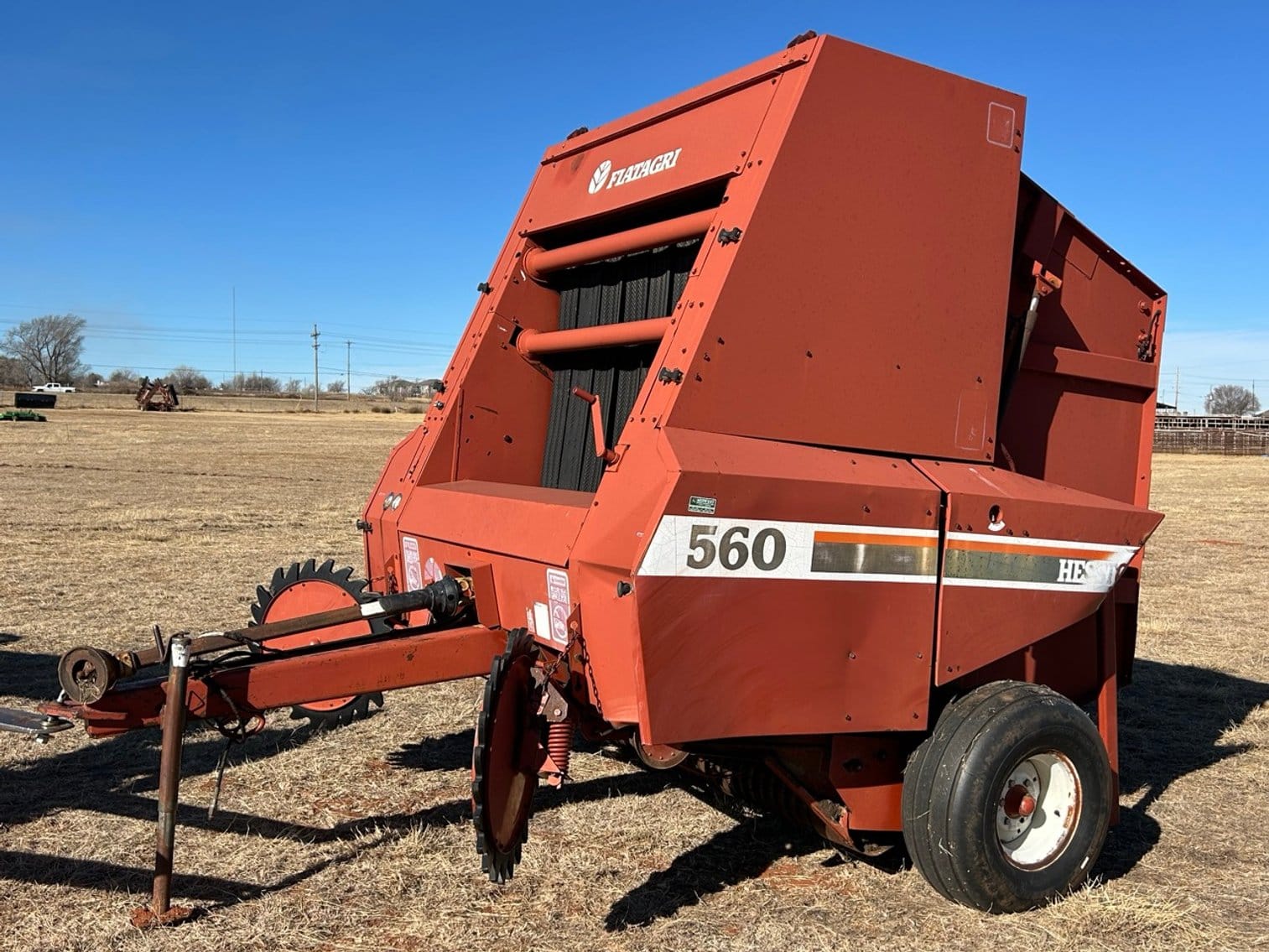 Hesston 560 Equipment Image0