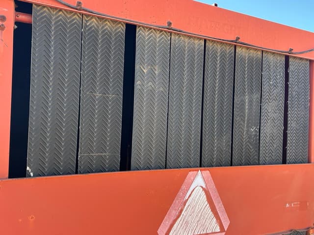 Image of Hesston 560 equipment image 4