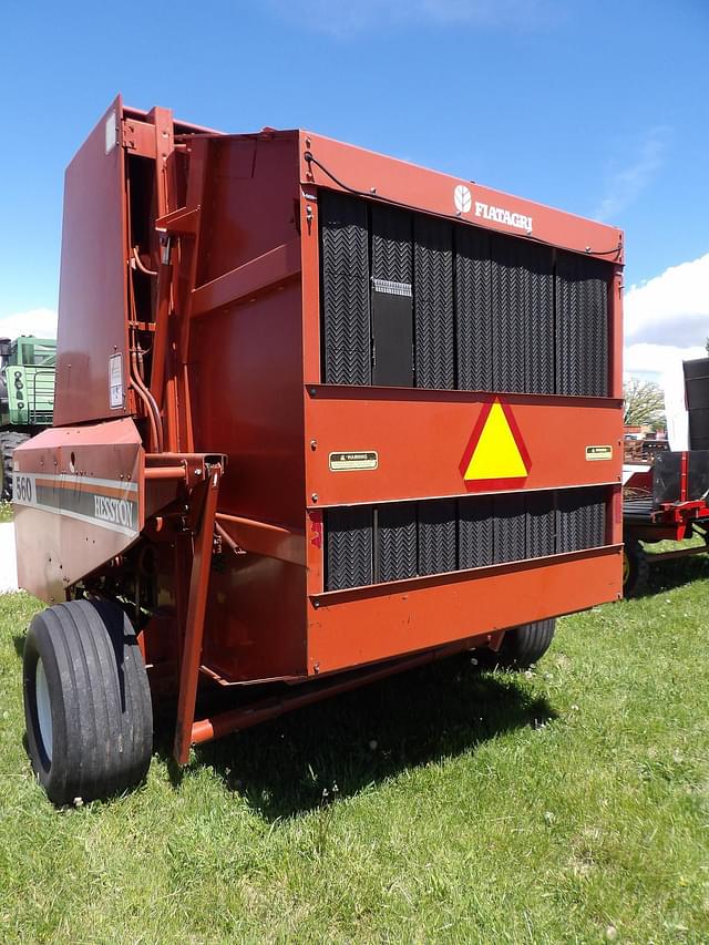 Image of Hesston 560 equipment image 4
