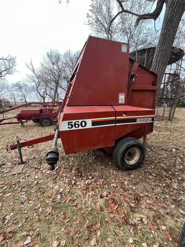Image of Hesston 560 equipment image 2