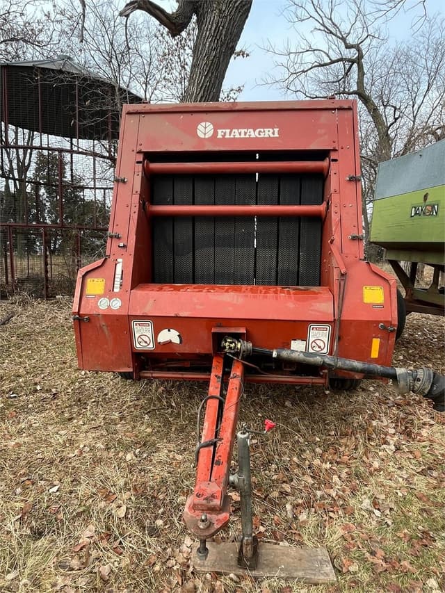 Image of Hesston 560 equipment image 1