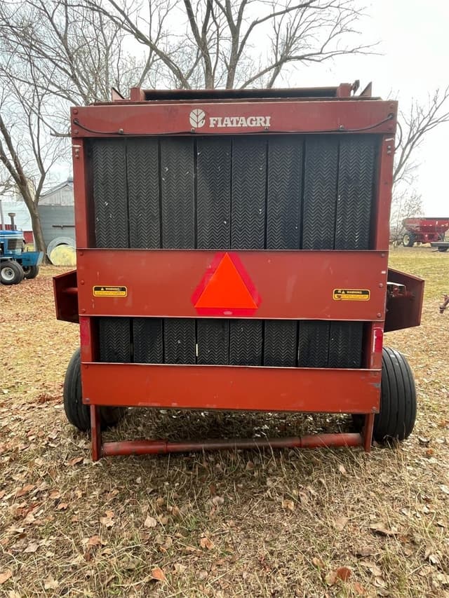 Image of Hesston 560 equipment image 3