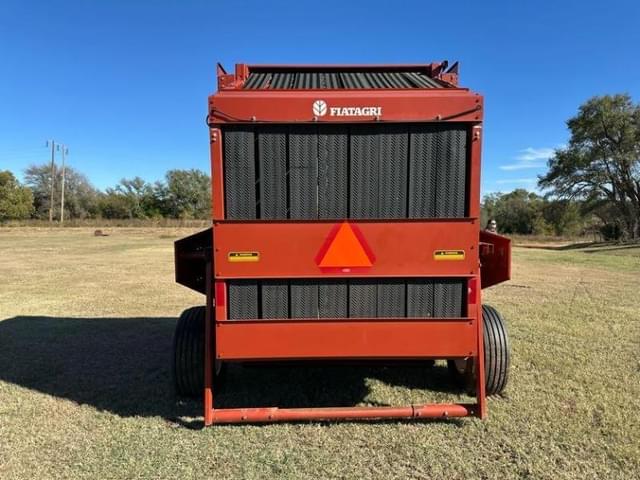 Image of Hesston 560 equipment image 3