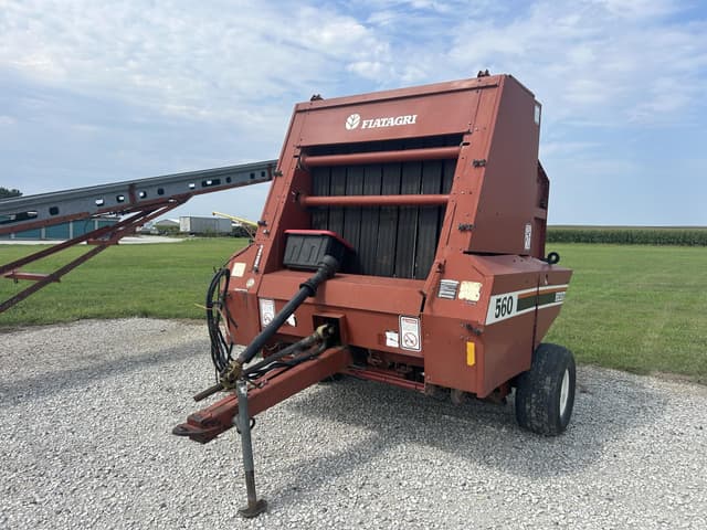 Image of Hesston 560 equipment image 1