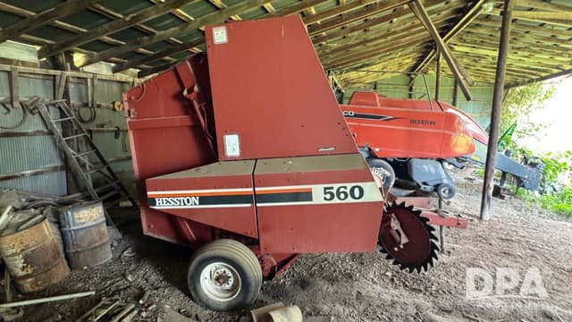 Image of Hesston 560 equipment image 1