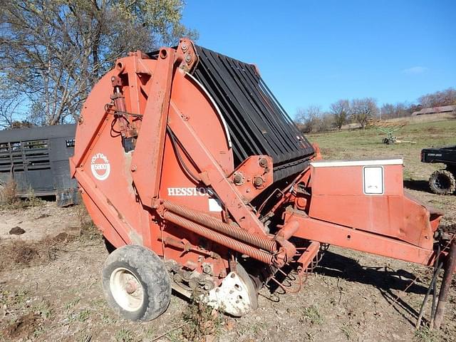 Image of Hesston 5800 equipment image 2