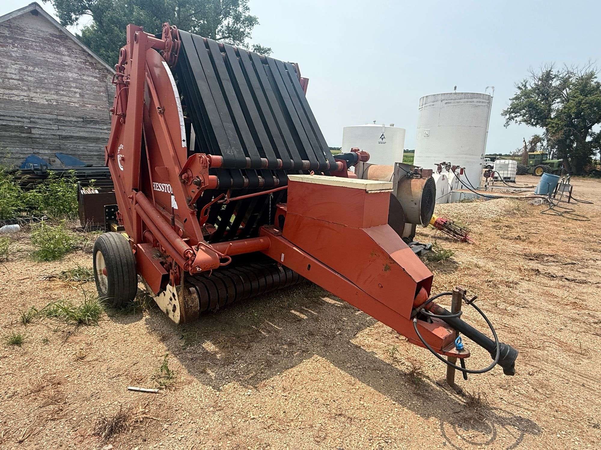 Hesston 5800 Equipment Image0