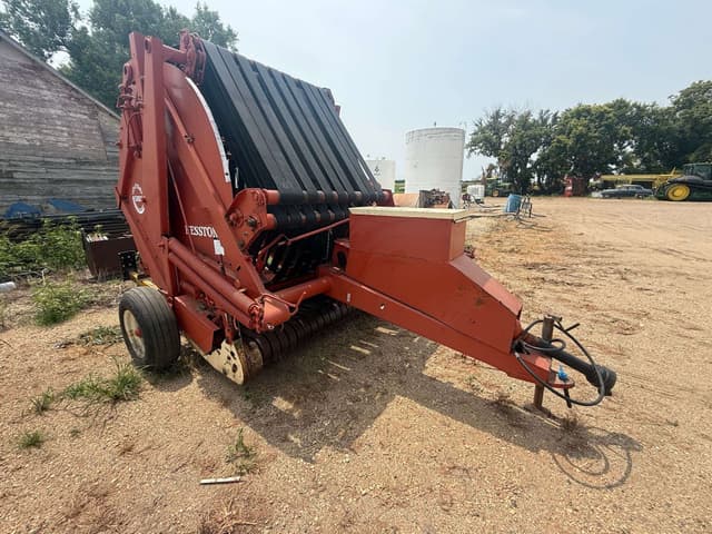 Image of Hesston 5800 equipment image 3