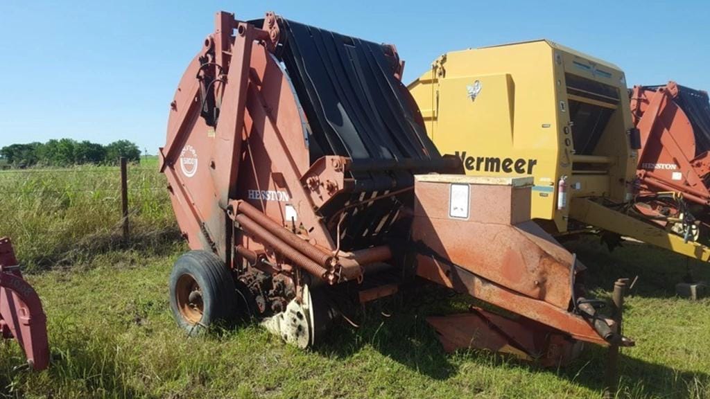 Hesston 5800 Equipment Image0
