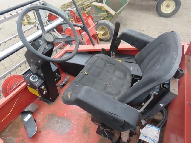 Image of Hesston 6450 equipment image 4