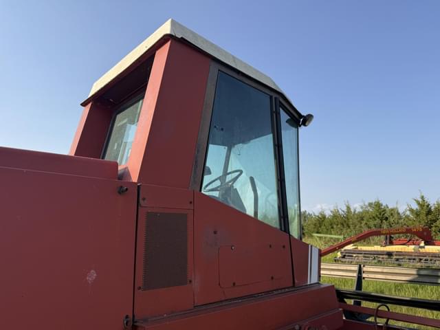 Image of Hesston 6450 equipment image 4