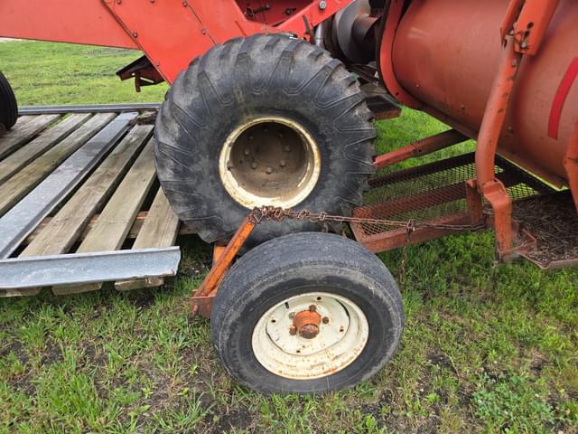 Image of Hesston 6450 equipment image 4