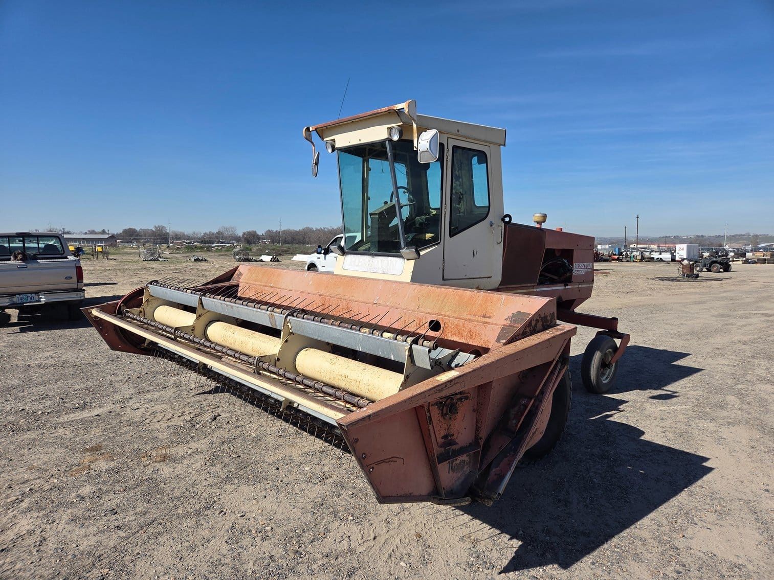 Hesston 6600 Equipment Image0