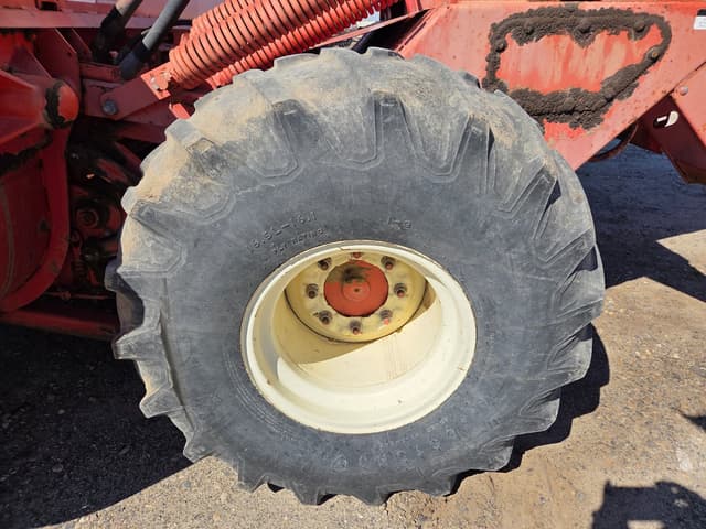 Image of Hesston 6600 equipment image 4