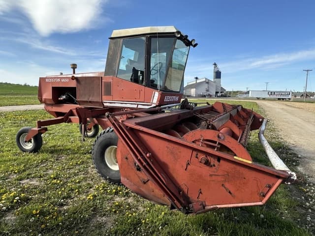 Image of Hesston 6665 equipment image 3