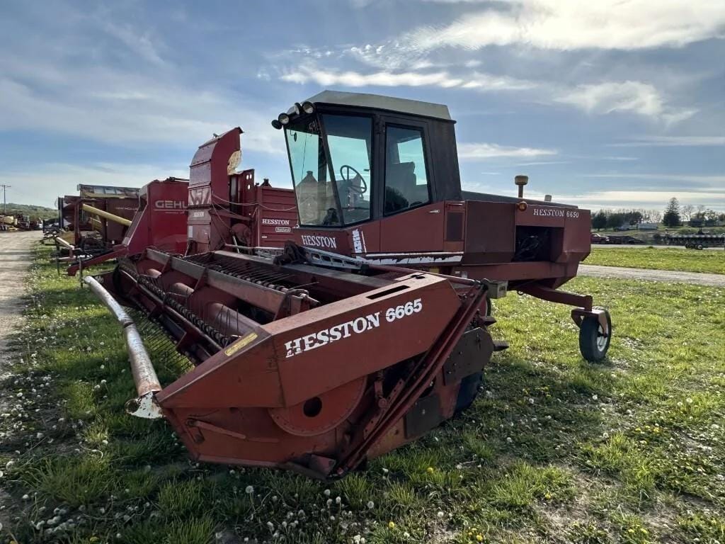 Hesston 6665 Equipment Image0