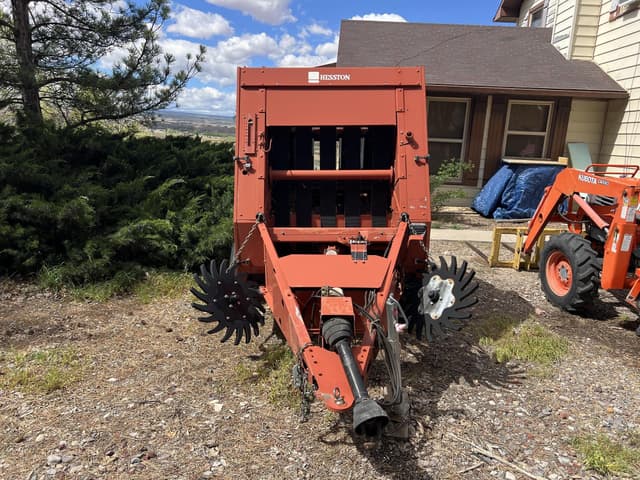 Image of Hesston 730  equipment image 1