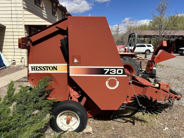 Image of Hesston 730  equipment image 3