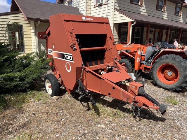 Image of Hesston 730  equipment image 2