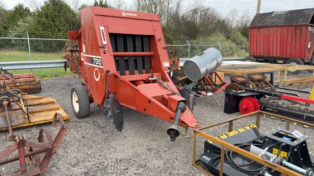 Image of Hesston 730  equipment image 1