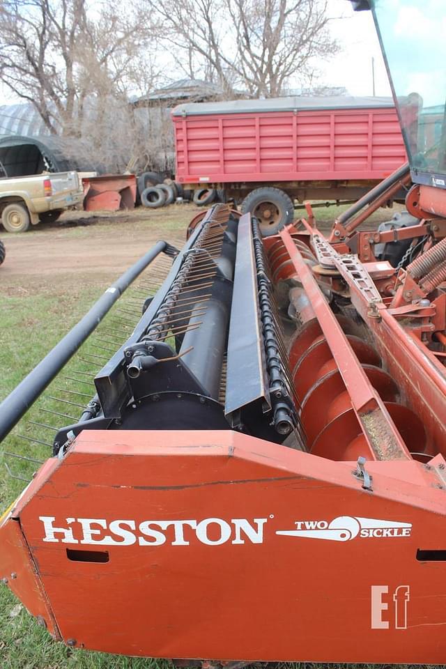 Image of Hesston 8110 equipment image 4