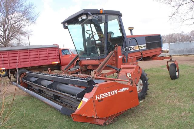 Image of Hesston 8110 equipment image 3