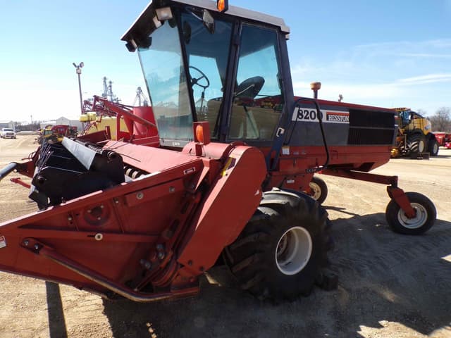Image of Hesston 8200 equipment image 3